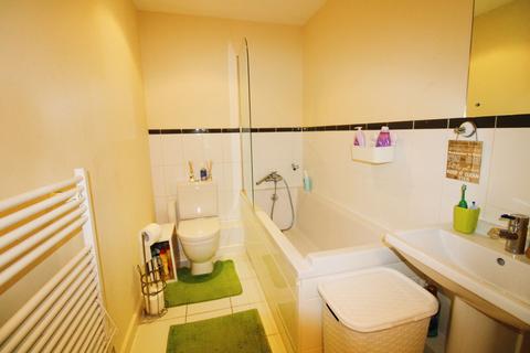 2 bedroom flat for sale, Metropolitan Station Approach, Watford WD18