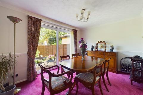6 Essex Close, Churchdown, Gloucester, GL3 1NZ