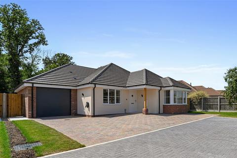 3 bedroom bungalow for sale, Brightlingsea CO7