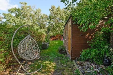 25a Aboyne Drive, London, SW20 0AN