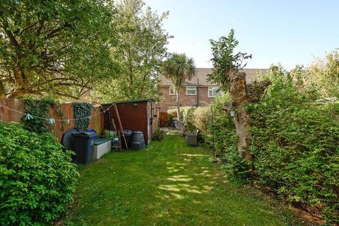 25a Aboyne Drive, London, SW20 0AN