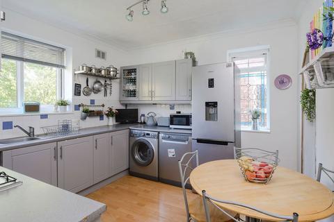 25a Aboyne Drive, London, SW20 0AN