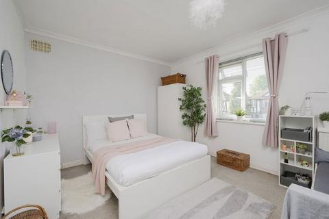 25a Aboyne Drive, London, SW20 0AN