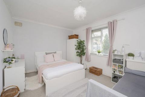 25a Aboyne Drive, London, SW20 0AN