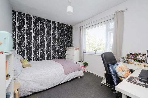 25a Aboyne Drive, London, SW20 0AN