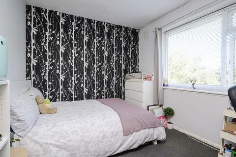 25a Aboyne Drive, London, SW20 0AN