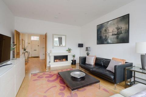 4 bedroom flat to rent, Cottenham Park Road, London SW20