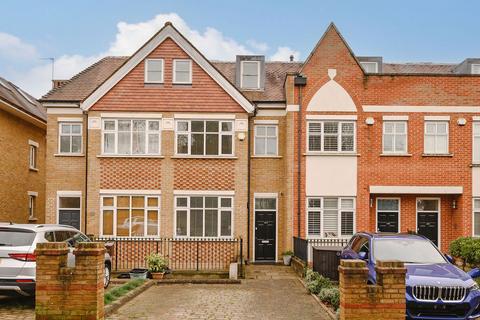 4 bedroom flat to rent, Cottenham Park Road, London SW20