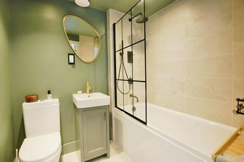 Apartment 20, The Crescent Gloucester Road, Cheltenham, GL51 8PF