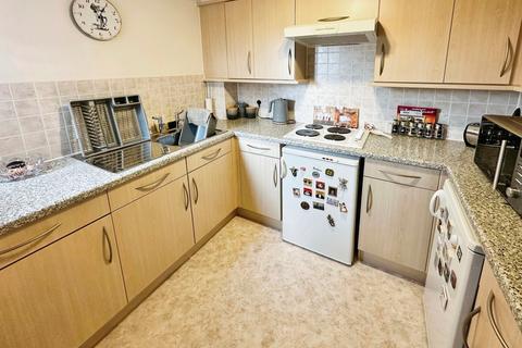 1 bedroom apartment for sale, Allandale Court, Rectory Road, Burnham-on-Sea, TA8