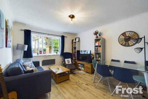 1 bedroom apartment for sale, Avenue Road, Staines-upon-Thames, Surrey, TW18