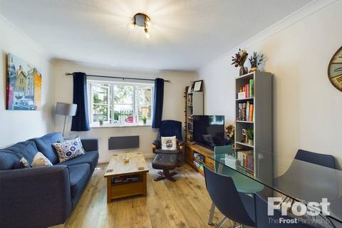 1 bedroom apartment for sale, Avenue Road, Staines-upon-Thames, Surrey, TW18