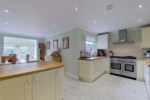 4 bedroom detached house for sale, St. Vincent Road, St. Margarets-At-Cliffe CT15