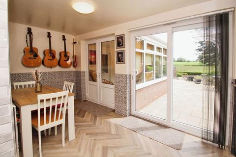 9 Ashdene Close, Kidderminster, DY10 3XB