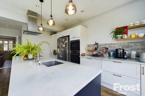 307 Hounslow Road, Hanworth, Feltham, TW13 5JQ