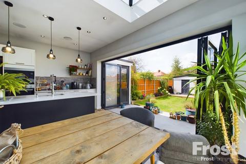 307 Hounslow Road, Hanworth, Feltham, TW13 5JQ