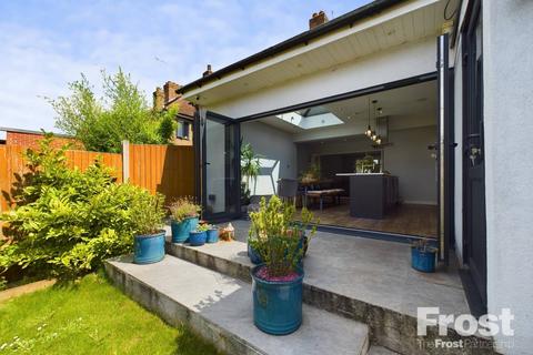 307 Hounslow Road, Hanworth, Feltham, TW13 5JQ