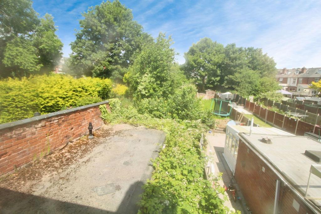 Offmore Road, Kidderminster DY10 4 bed semidetached house for sale £