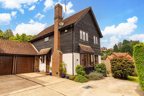 7 Beckett Way, East Grinstead, RH19 4SF