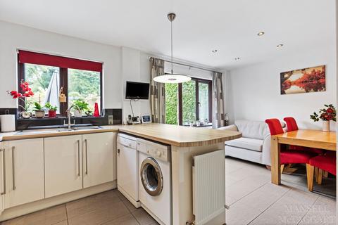 7 Beckett Way, East Grinstead, RH19 4SF