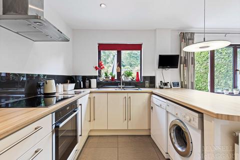 7 Beckett Way, East Grinstead, RH19 4SF