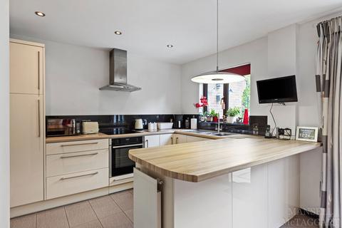 7 Beckett Way, East Grinstead, RH19 4SF