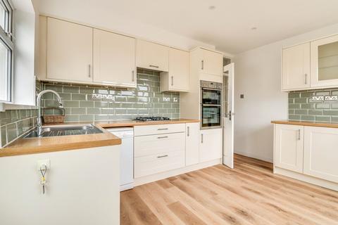 36 Ashurst Avenue, Southend-on-sea, SS2 4TJ