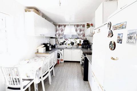 16 Avenons Road, London, E13 8HT