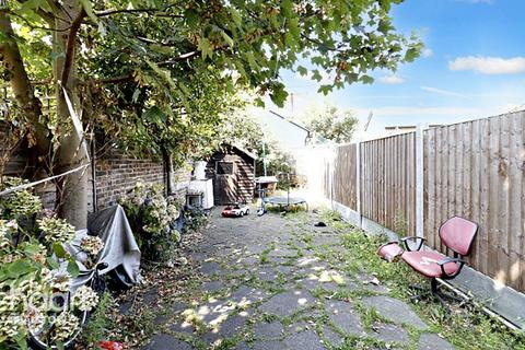 16 Avenons Road, London, E13 8HT