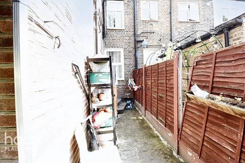 16 Avenons Road, London, E13 8HT