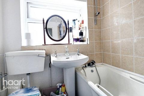 16 Avenons Road, London, E13 8HT