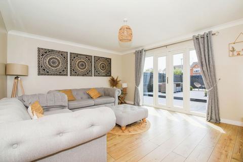 27 Belsay Grove, Bedlington, NE22 5YU
