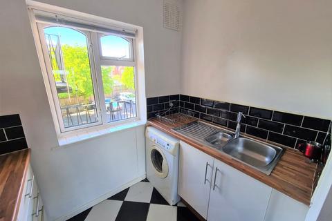 2 bedroom flat for sale, Scotts Road, Stourbridge DY8