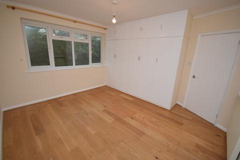 2 bedroom maisonette to rent, Sterling Avenue, Edgware HA8