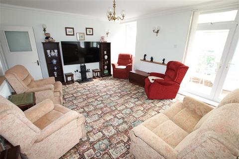 6 bedroom detached house for sale, Freeland Road, Clacton on Sea