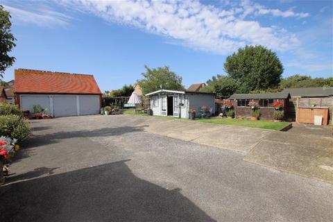 6 bedroom detached house for sale, Freeland Road, Clacton on Sea