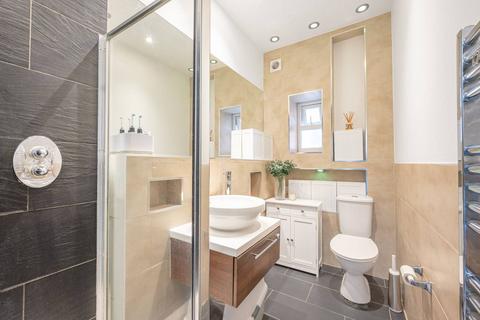 14b Park Avenue, London, NW2 5AP