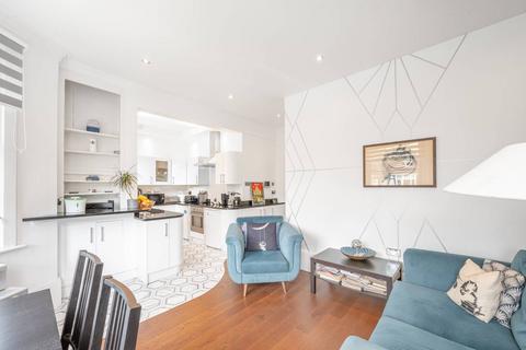 14b Park Avenue, London, NW2 5AP