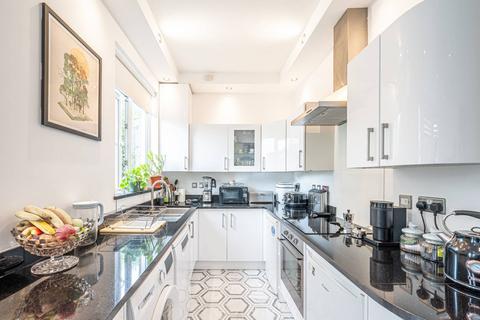 14b Park Avenue, London, NW2 5AP