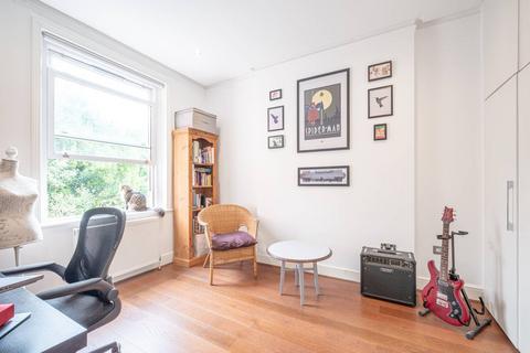 14b Park Avenue, London, NW2 5AP