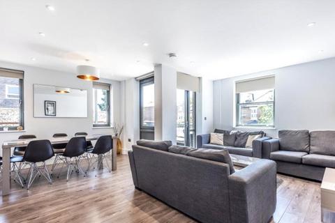 3 bedroom apartment for sale, Albany Court, Chiswick W4