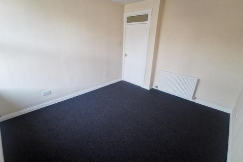 2 bedroom flat to rent, High Street, Methil, Leven, KY8