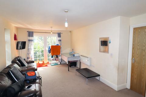 2 bedroom flat for sale, Moorlands Avenue West, Dewsbury WF13