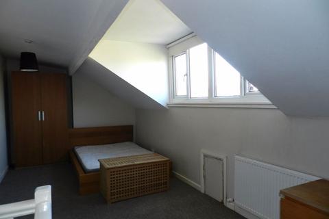 13 Beechwood Mount, Leeds, LS4 2NQ