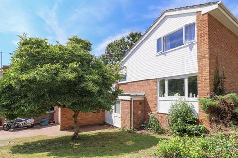 9a Bicknor Close, Canterbury, CT2 7UB