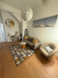 1 bedroom in a flat share to rent, Ballards Lane, London N3