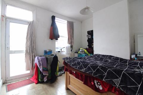 2 bedroom end of terrace house for sale, Butlin Road, Luton