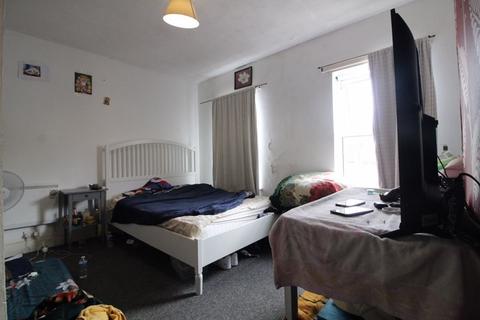 2 Butlin Road, Luton, LU1 1LD