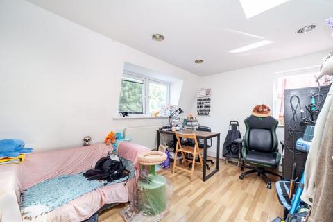 1 bedroom flat to rent, 1 bed in Edith Road