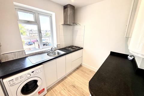 2 bedroom maisonette to rent, Star Court, Uxbridge